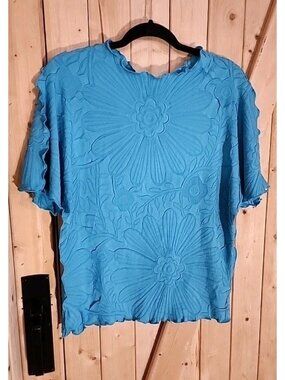NWT Chicos Travelers Embossed Top Teal Blue Size M Slimming Stretchy Ruffled Edg